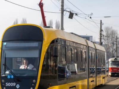 Хаос на дорогах: у Києві зупинився транспорт після атаки рф