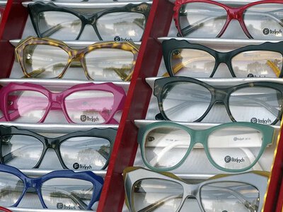 На Миргородщині шахраї продавали пенсіонерам «лікувальні» окуляри: поліція шукає потерпілих