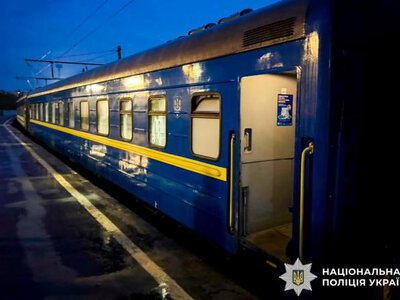 У Рівному під колесами потяга загинув чоловік, який упав на колії