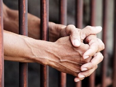 На ТОТ Запорізької області окупанти затримали чоловіка через коментарі у соцмережі  - йому загрожує кримінальна справа