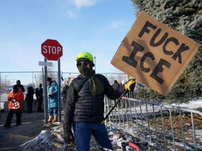 Агент ICE смертельно поранив чоловіка під час зупинки автомобіля в Техасі