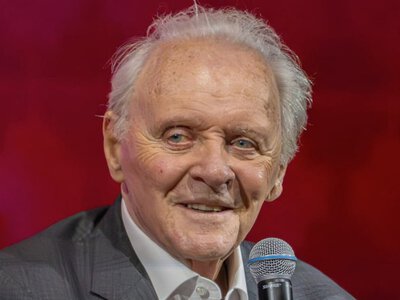 Понад 50 років без алкоголю: 88-річний Ентоні Гопкінс здивував своїм новим іміджем (фото) (Відео)