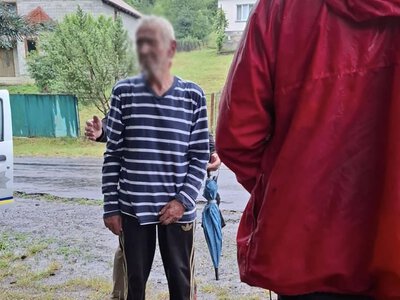 73-річний закарпатець, якого кілька діб шукали в лісі, повернувся додому (ФОТО)