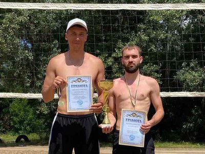 Пам’ятні кубки здобувають «Вітрова Балка» і «Кобеляки-3»