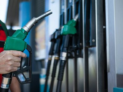 Ціни на українських АЗС майже не змінилися попри коливання нафтового ринку