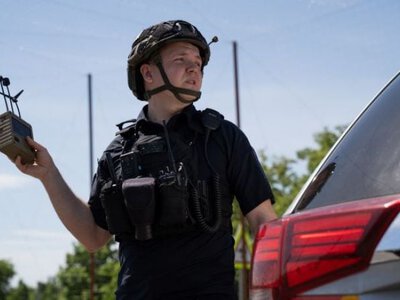 Надзвичайна подія в Одесі: чоловік забарикадувався в перукарні з відвідувачами