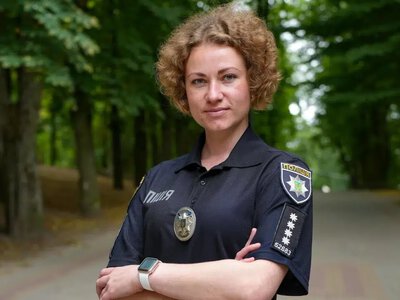 «У мене цілий район дітей»: історія ювенальної поліцейської з Рівненщини, яка щодня змінює дитячі долі