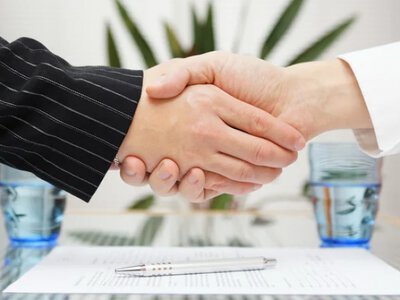 З очільницею Центру ресурсного забезпечення закладів освіти Рівненськї облради уклали 3-місячний контракт