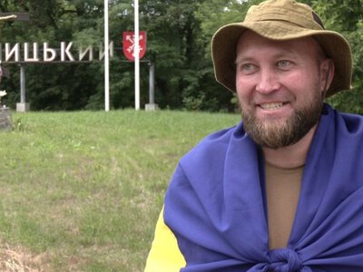 Із Вінниці до Хмельницького на протезі: ветеран пройшов понад сто кілометрів, аби зібрати кошти на армію