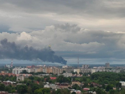 Після атаки дронів палають дві великі російські нафтобази