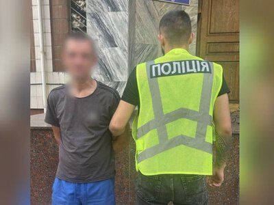 Дизертир - військовий у СЗЧ, погрожуючи гранатою, задушив газом працівницю кафе та викрав у неї золоту сережку