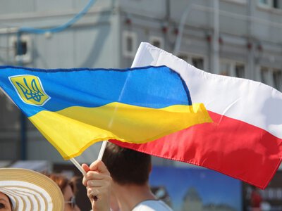Більше 40% поляків вважають військову допомогу Україні з боку Польщі занадто великою