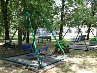  У Копичинцях відновили дитячий майданчик 