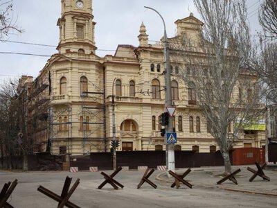 У Херсоні будівлю художнього музею позначили символом охорони культурної спадщини