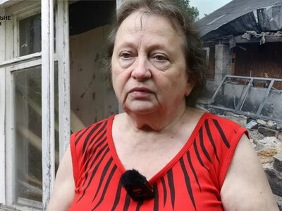 Жителі Корабельного району Херсона знову відновлюють будинки після обстрілу РФ