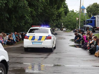 Вважався зниклим безвісти понад рік: Решетилівська громада попрощалася з десантником Артемом Мандичем