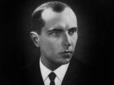 У Польщі затримали чоловіків, які влаштували українці «допит» про Бандеру