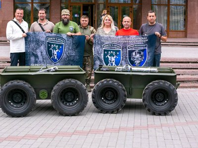 Для прикарпатських військових передали наземні дрони «Тарган»