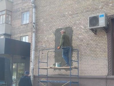 У центрі Рівного демонтували останню частину радянської дошки