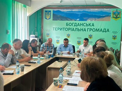 Кадрові ротації у школах, ремонт багатостраждальної дороги та скандал на мільйони з КБЗ: чим закінчилася епохальна сесія у Богдані (ФОТО)