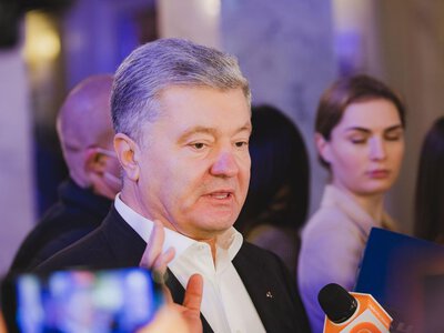 Суд відмовив Порошенку у скасуванні рішення президента щодо санкцій проти нього
