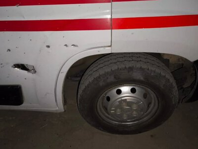  Російські військові у Херсоні скинули вибухівку на авто екстреної медичної допомоги 
