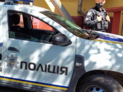 Спалах вогню посеред дороги: поліція Київщини перекрила рух автівок, - ФОТО