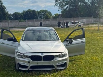 ДТП на стадіоні: на Чернігівщині легковик протаранив паркан та виїхав на футбольне поле