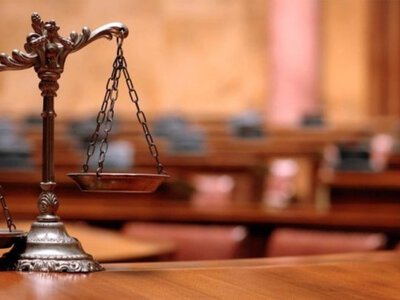 Допомагала пенсіонеру, а потім викрала його банківську картку: на Вінниччині розслідують крадіжку