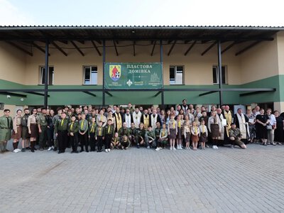 Простір віри, патріотизму та єдності: у Зарваниці освятили оновлену пластову домівку для молоді
