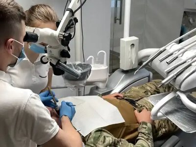Держава покриває до 15 тисяч гривень: на Рівненщині ветеранам безкоштовно лікували та протезували зуби