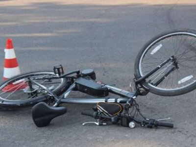 У Коломиї водій відчиненими дверима автівки збив велосипедиста - обійшовся штрафом