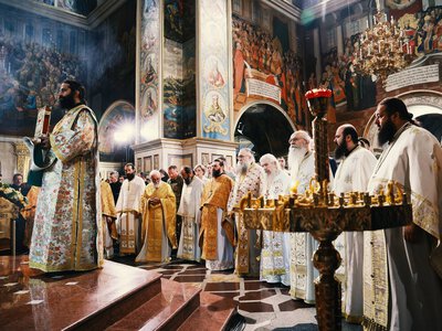 У Києво-Печерській лаврі відбулася літургія за участі делегації з Афону (ФОТО)