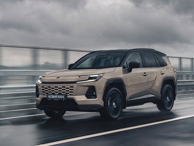Новий Toyota RAV4 приїхав в Україну: скільки коштує кросовер нового покоління