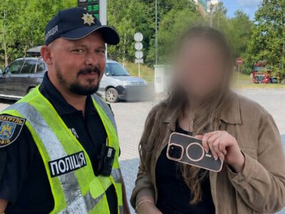 Курйоз у Львові: смартфон злетів із капота та заявив у поліцію про ДТП