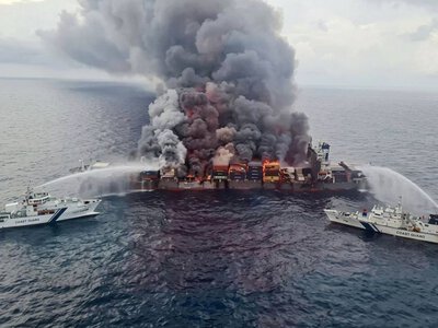 Російська влада повідомила про атаку дронів на судна в Азовському морі