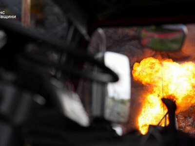 На Київщині виникла велика пожежа внаслідок ворожої атаки
