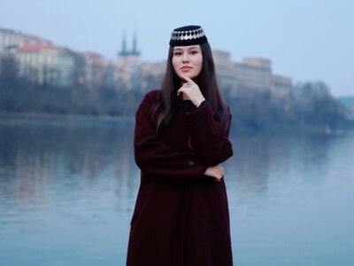 «Наш голос має стати гучнішим». Як молода кримська татарка розповідає світові про Крим в ООН та Європарламенті