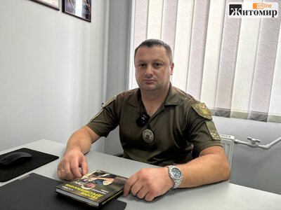 Кінолог із Житомира створив перший в Україні посібник з теорії дресирування службових собак