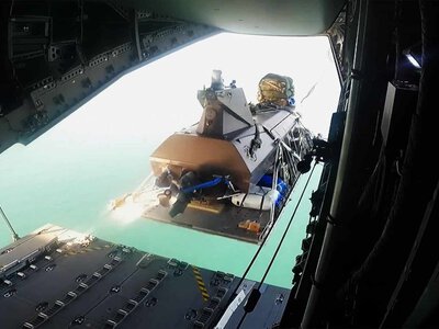 Британці скинули морський дрон з літака: в чому різниця від українських Magura та Sea Baby