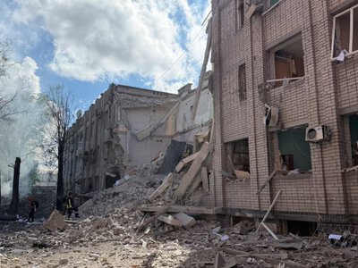 Загинув молодий поліцейський, пошкоджені будинки у трьох районах Запоріжжя - наслідки ворожих ударів 10 липня