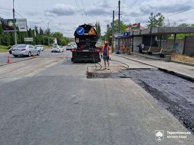 У Тернополі триває ремонт доріг і прибудинкових територій