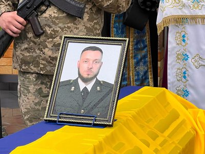 У Городенці прощаються з полеглим Героєм Сергієм  Цюмпалою: кортеж зустріли на колінах