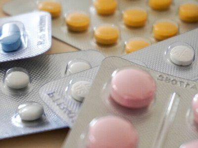 Не всі таблетки можна ділити навпіл: лікарі пояснили, чим це небезпечно
