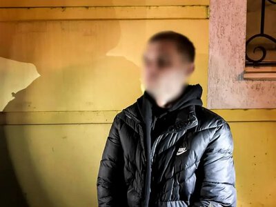 Справу чоловіка, що підміняв брендові товари на пошті у Рівному, передали до суду