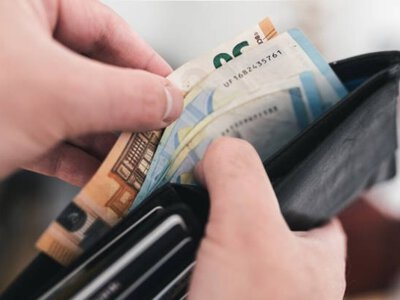Суд притягнув чоловіка до адміністративної відповідальності за незаконне скуповування валют