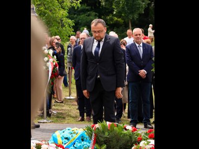 Посол України в Польщі вшанував пам’ять жертв Волинської трагедії біля меморіалу у Варшаві