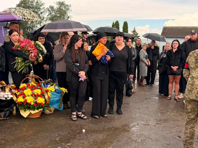 У Надвірнянській громаді провели в останню дорогу Захисника — Богдана Миколайовича Малюзу