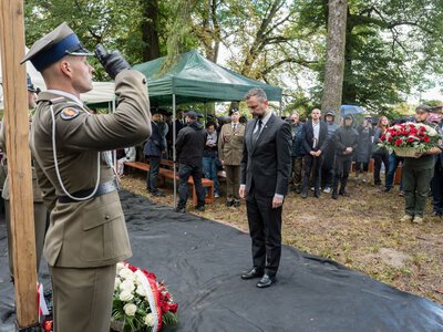Міністр оборони Польщі вшанував польських жертв Волинської трагедії, приїхавши до українського міста