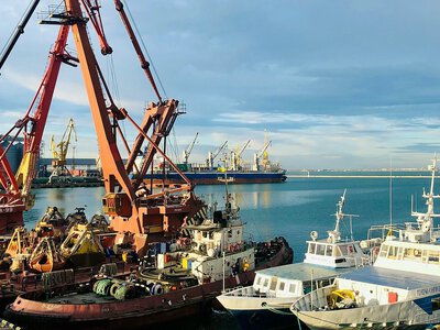 Удар по портах Одеської області: загибель людей і атака на іноземне судно знову ставлять під загрозу світовий експорт